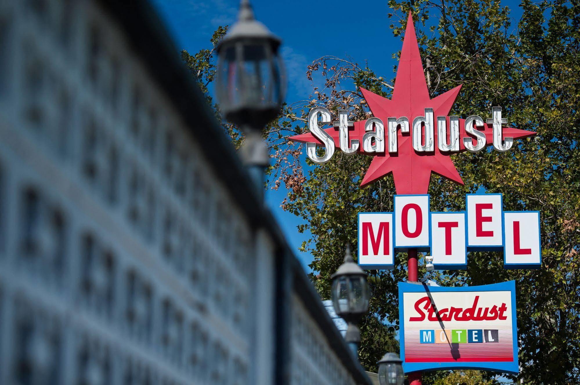 רדינג Stardust Motel מראה חיצוני תמונה